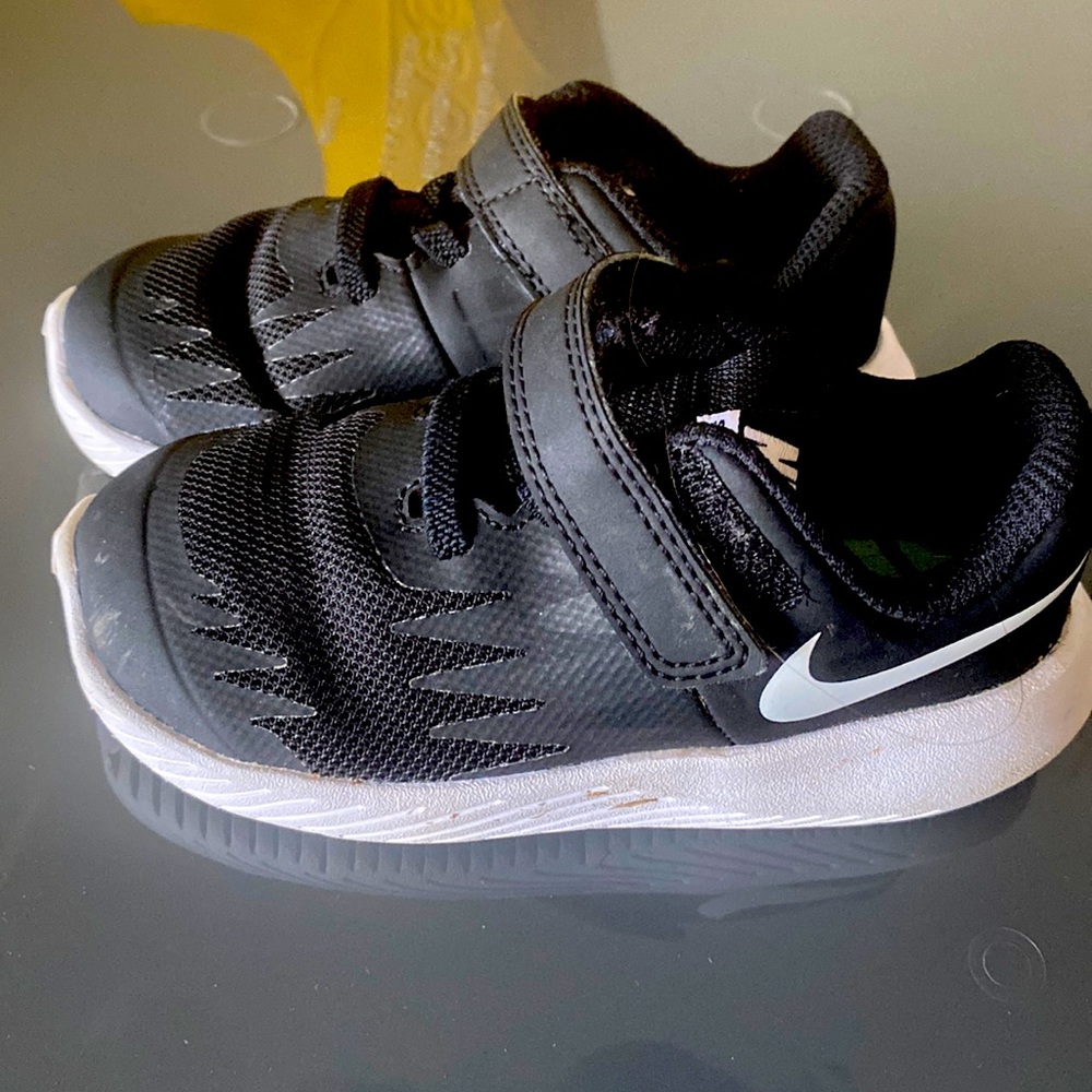Nike black tennis shoes toddler size 7